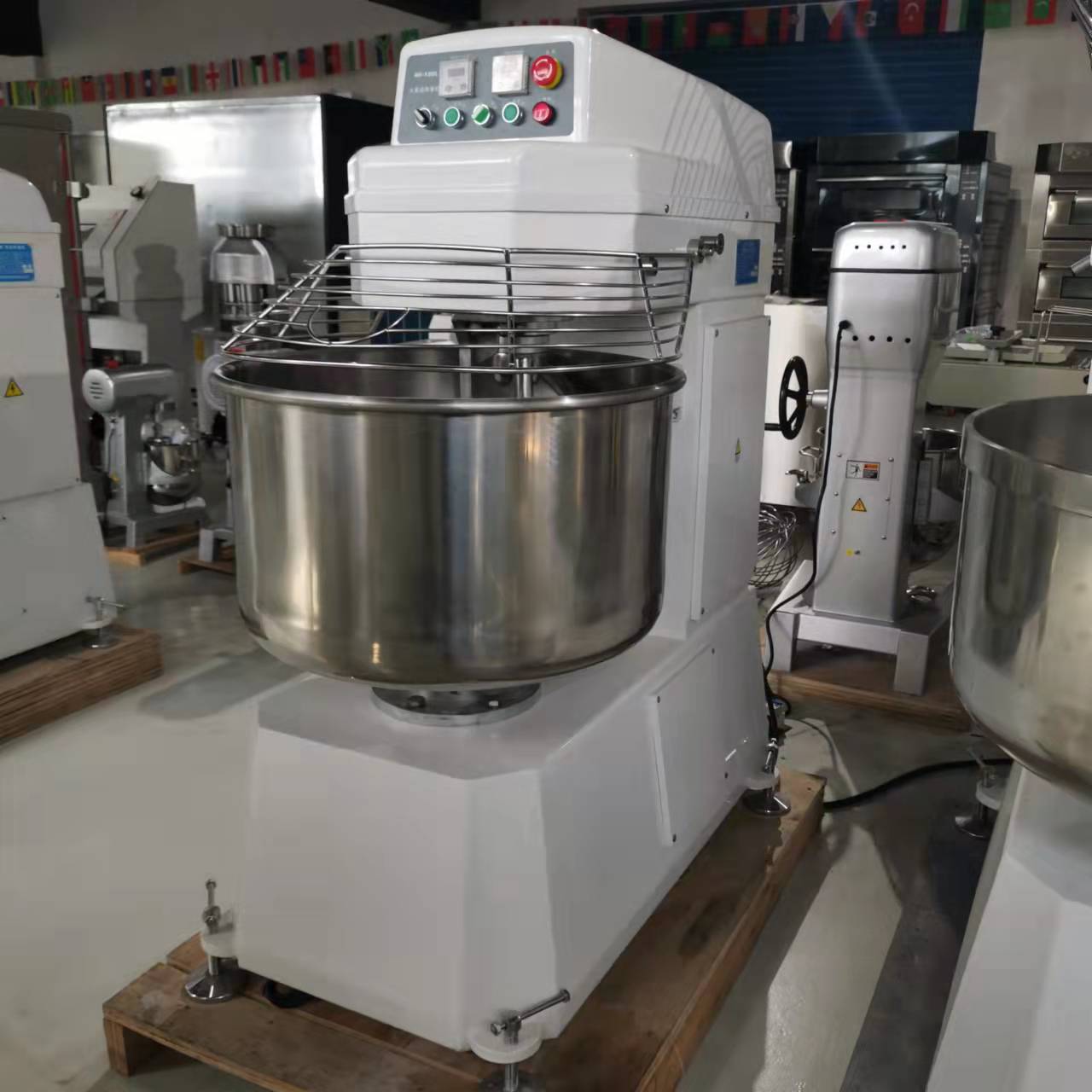 خلاط عجين تجاري سعة 100 كجم، خ - مراجعة Commercial Kitchen Mixers Dough Mixer وسعره