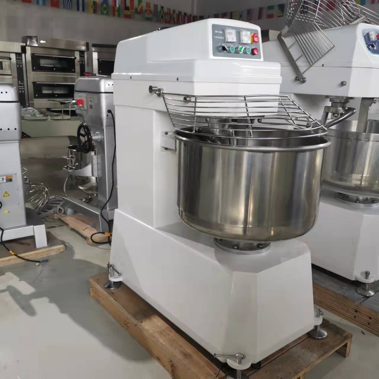 خلاط عجين تجاري سعة 100 كجم، خ - مراجعة Commercial Kitchen Mixers Dough Mixer وسعره